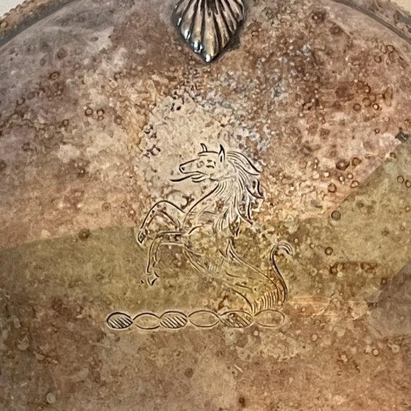 Vintage Silver Plate Silent Butler Pan with Engraved Lion Crest 10.25" x 2" - Picture 6 of 8